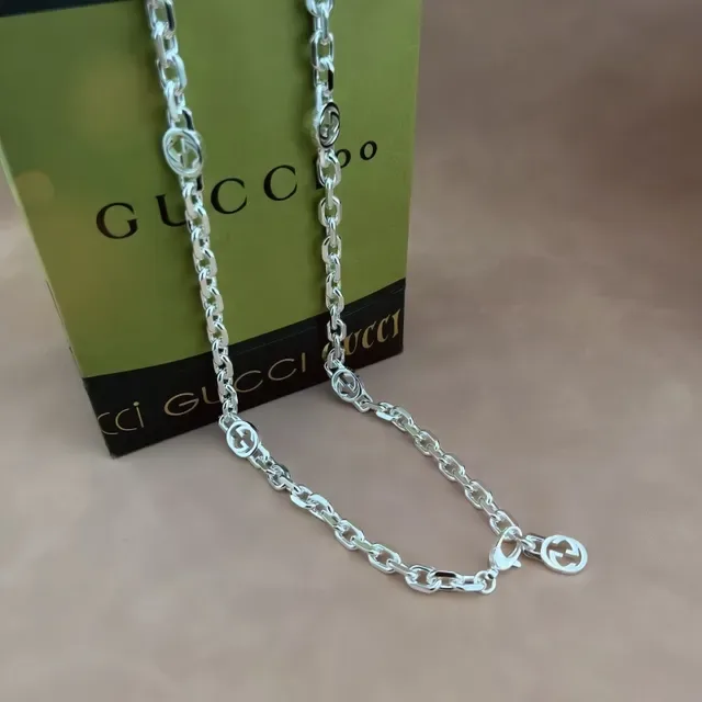 Gucci GG Chain Interlocking G Medallion Silver-Tone Necklace 8