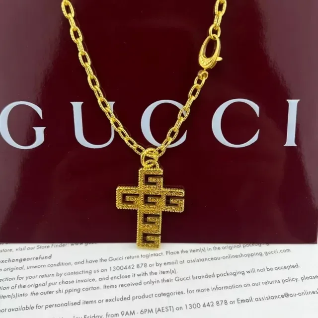 Gucci GG 单色章金色调十字吊坠项链 3