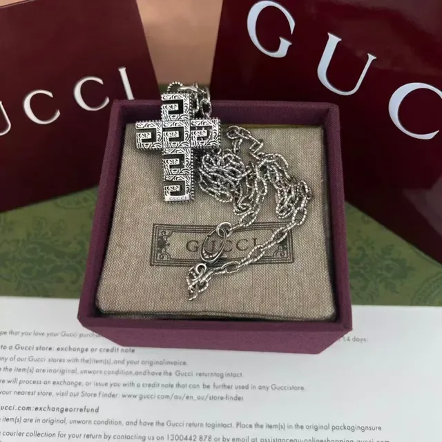 Gucci GG 单色章金色调十字吊坠项链 4