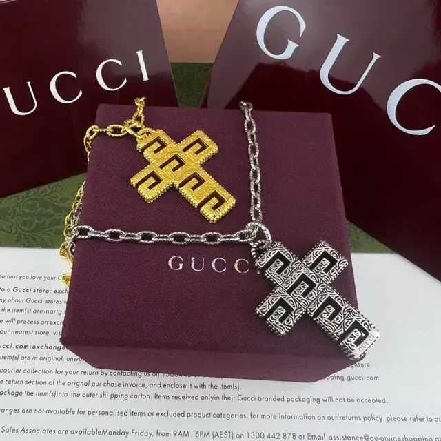 Gucci GG 单色章金色调十字吊坠项链 7