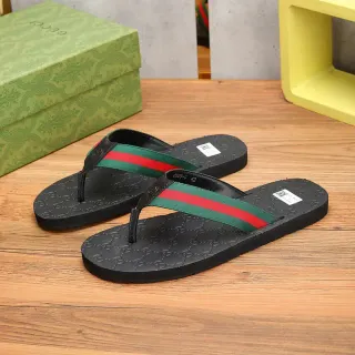 Gucci GG-Embossed Correas Web Pantuflas