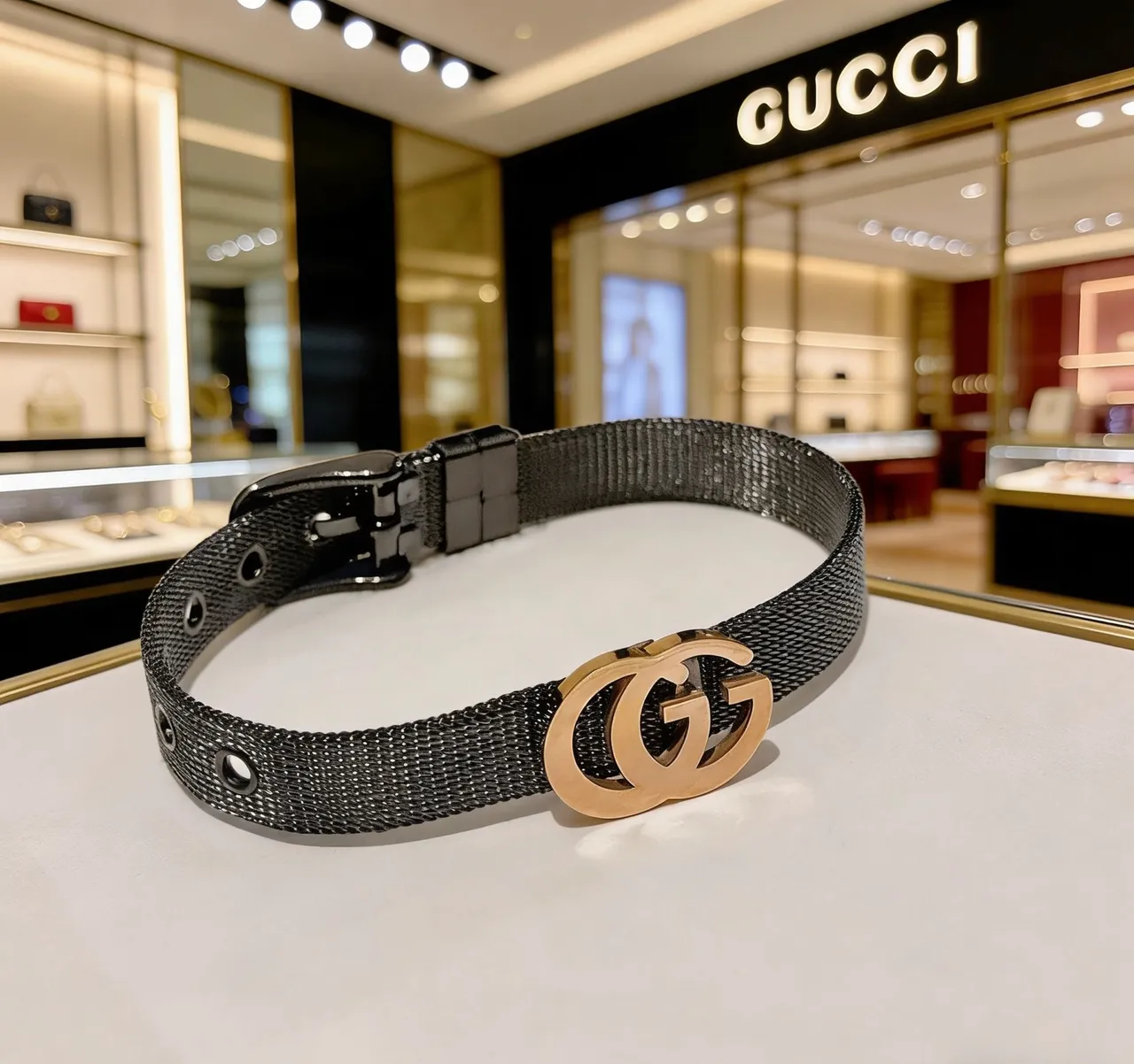 Gucci GG Marmont Pulsera Banda Tejida Negra Dorado Interlocking Double-G Clasp 3