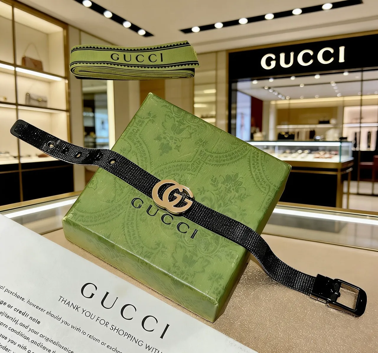 Gucci GG Marmont Pulsera Banda Tejida Negra Dorado Interlocking Double-G Clasp 6