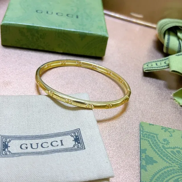 Gucci GG Marmont bracelet motif interlocking or vert 3