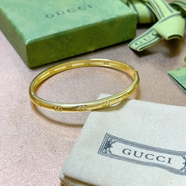 Gucci GG Marmont bracelet motif interlocking or vert 7