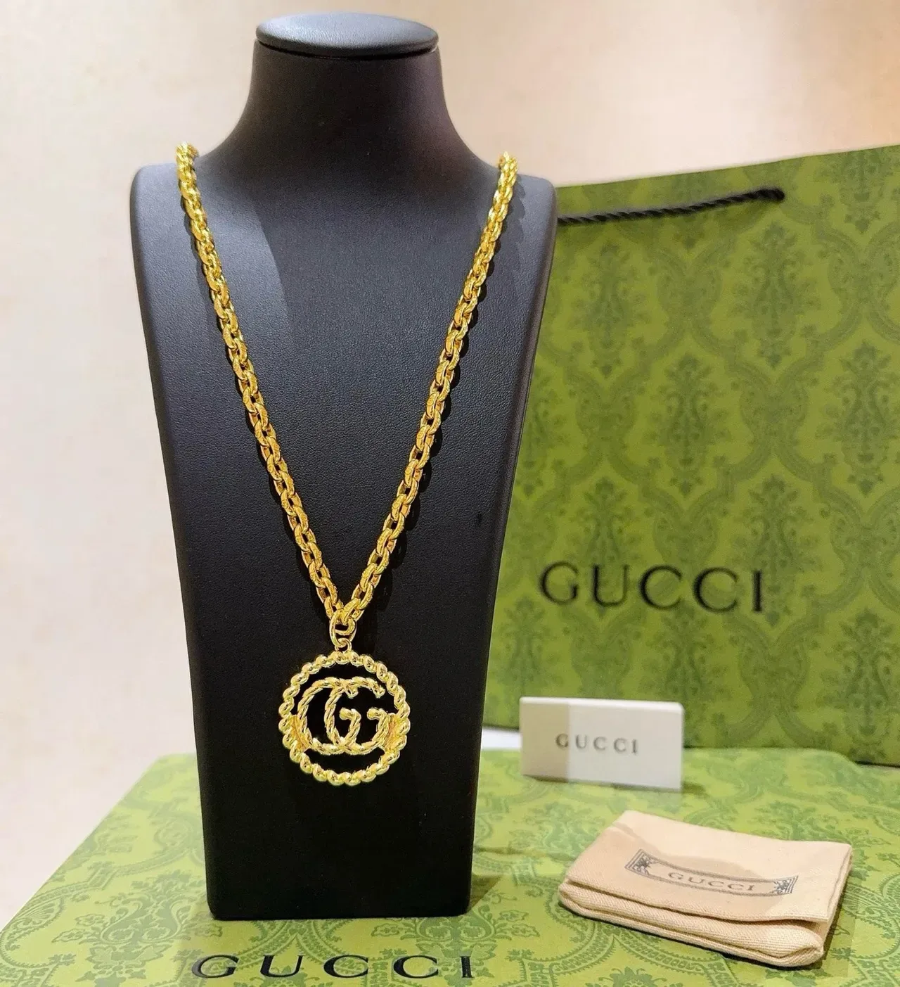 Gucci GG Marmont Oro Twisted Rope-Link Chain Interlocking Double-G Pendant 10