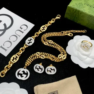 Gucci GG Marmont সোনালী সাদা চেইন রেজিন লোগো নেকলেস