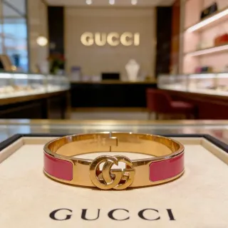 Gucci GG Marmont Pulsera Rosa Esmaltada Dorado Mate Bisagra