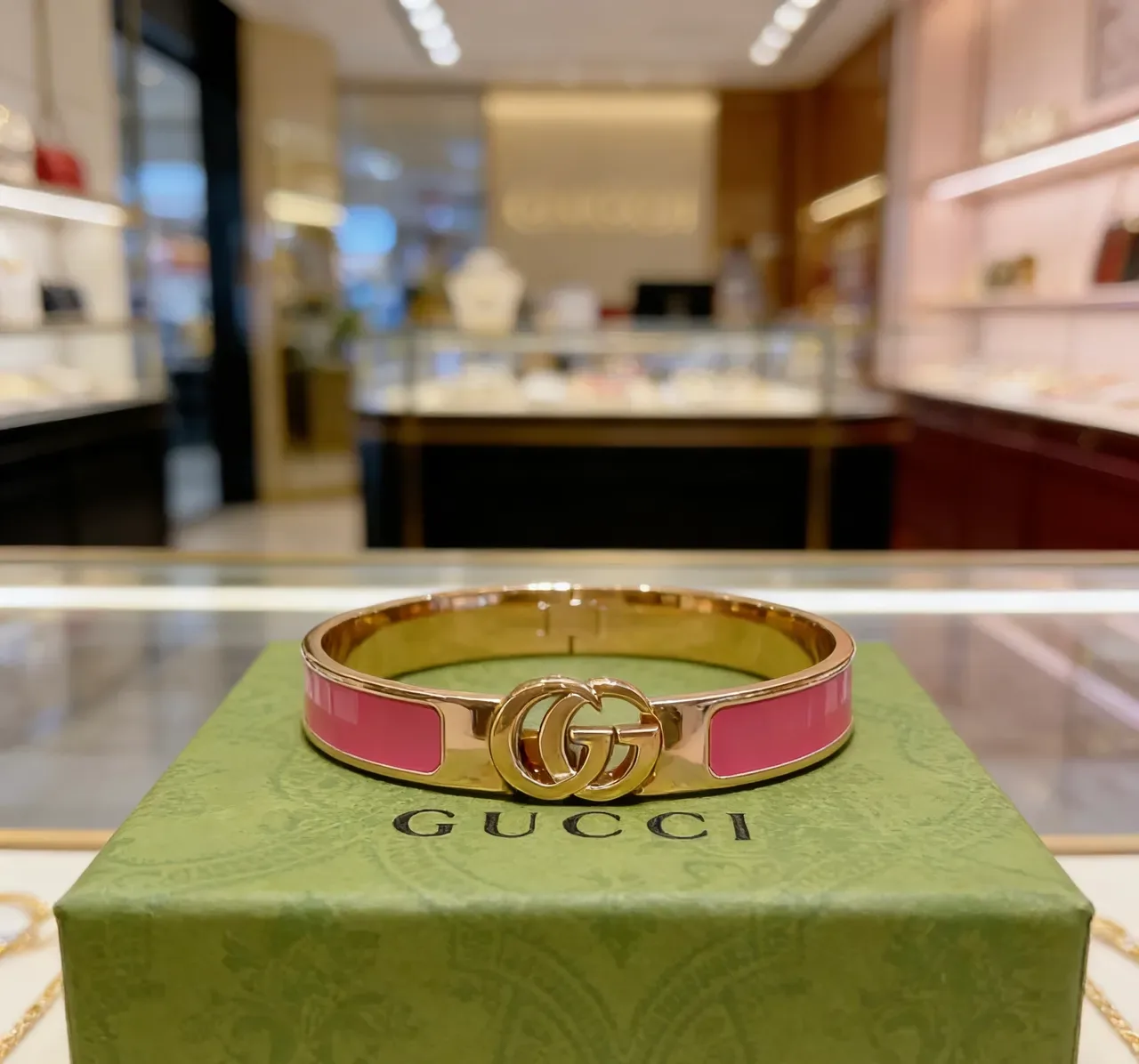 Bracelete Gucci GG Marmont Rosa Esmaltado Dourado com Bisagra 2