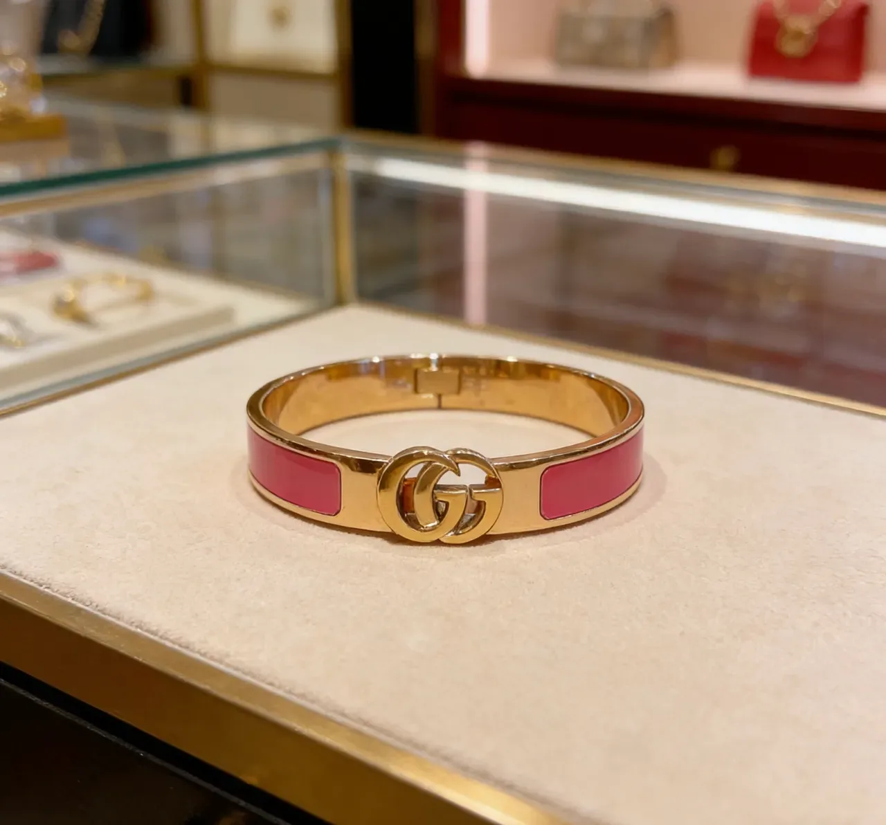 Bracelete Gucci GG Marmont Rosa Esmaltado Dourado com Bisagra 7