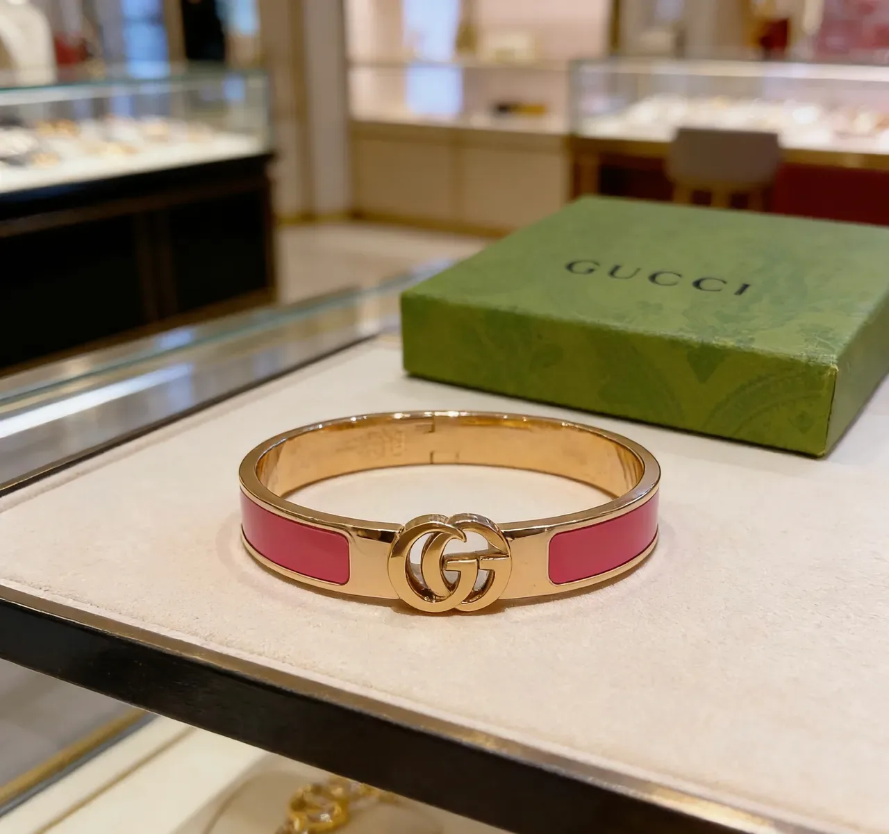 Bracelete Gucci GG Marmont Rosa Esmaltado Dourado com Bisagra 9