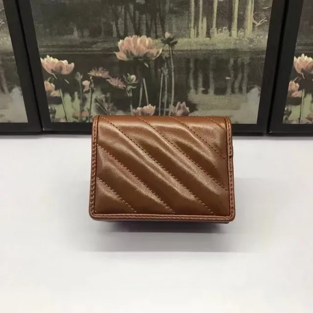 Gucci GG Marmont 棕色绗缝短钱包 9