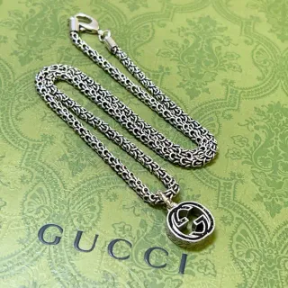 Gucci GG Marmont রূপালি কালো বাইজেন্টাইন-লিংক চেইন ইন্টারলকিং ডাবল জি পেন্ড্যান্ট নেকলেস