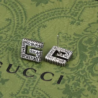 Gucci GG Marmont أقراط مسمارية مربعة نقش الشبكة متشابكة G