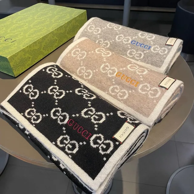 Gucci GG Monogram Negro Blanco Tricó doble cara Interlocking Cachemira Bufanda 3