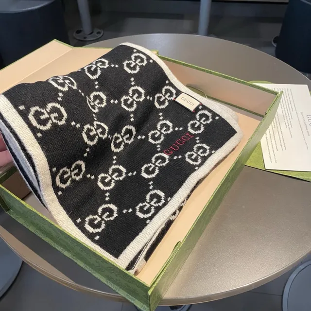Gucci GG Monogram Negro Blanco Tricó doble cara Interlocking Cachemira Bufanda 5