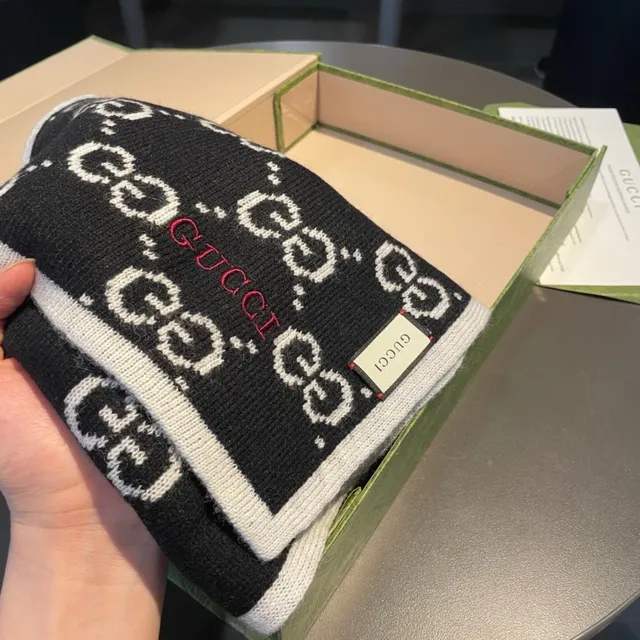 Gucci GG Monogram Negro Blanco Tricó doble cara Interlocking Cachemira Bufanda 6