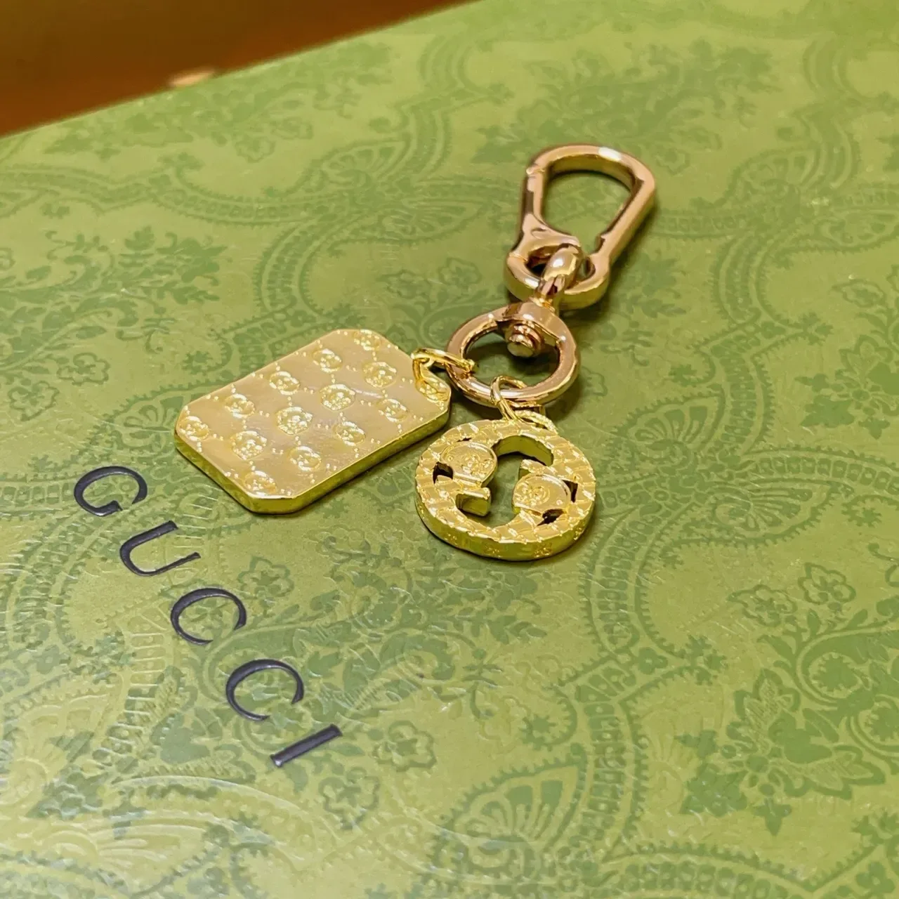 Gucci Charm Double G Logo en métal doré vert 6