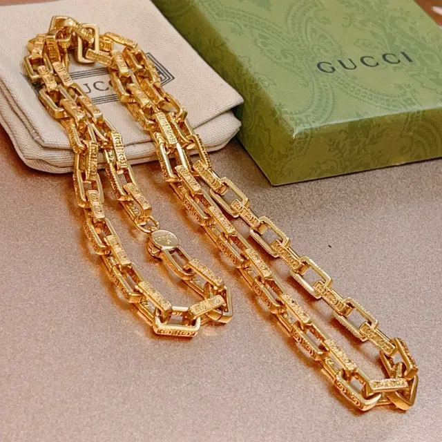 Gucci Gold Rectangular Link Chain Necklace 7