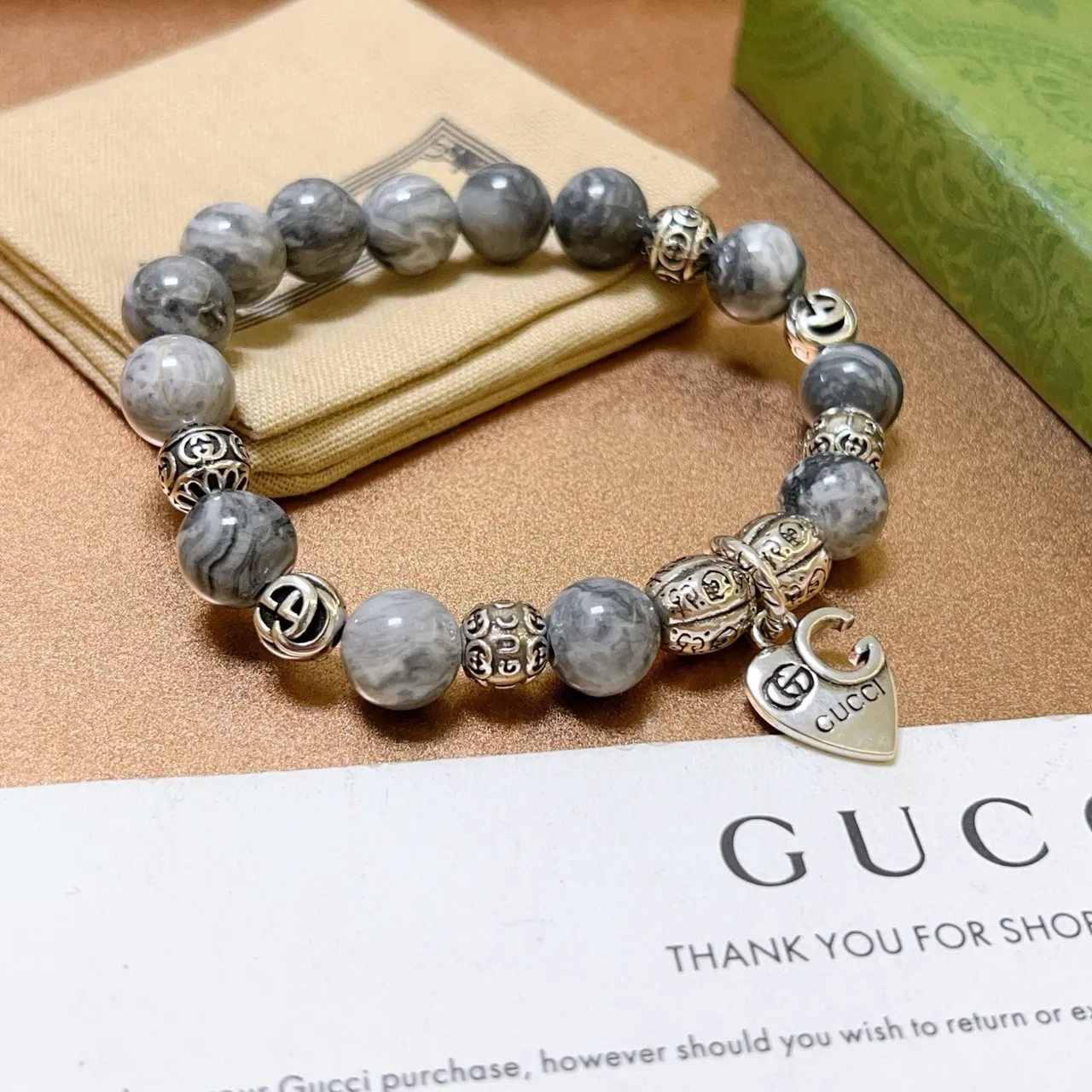 Gucci Pulsera con Piedras de Mármol Gris y Plata Charms de Metal 3