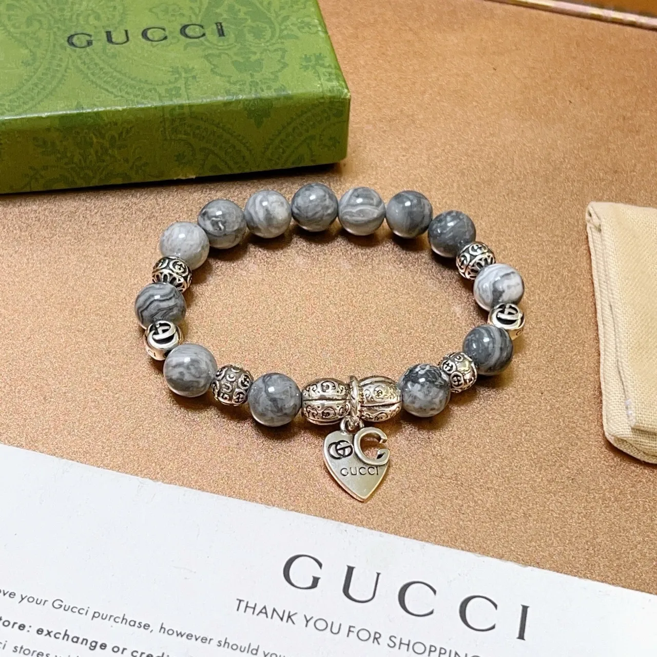 Gucci Pulsera con Piedras de Mármol Gris y Plata Charms de Metal 4