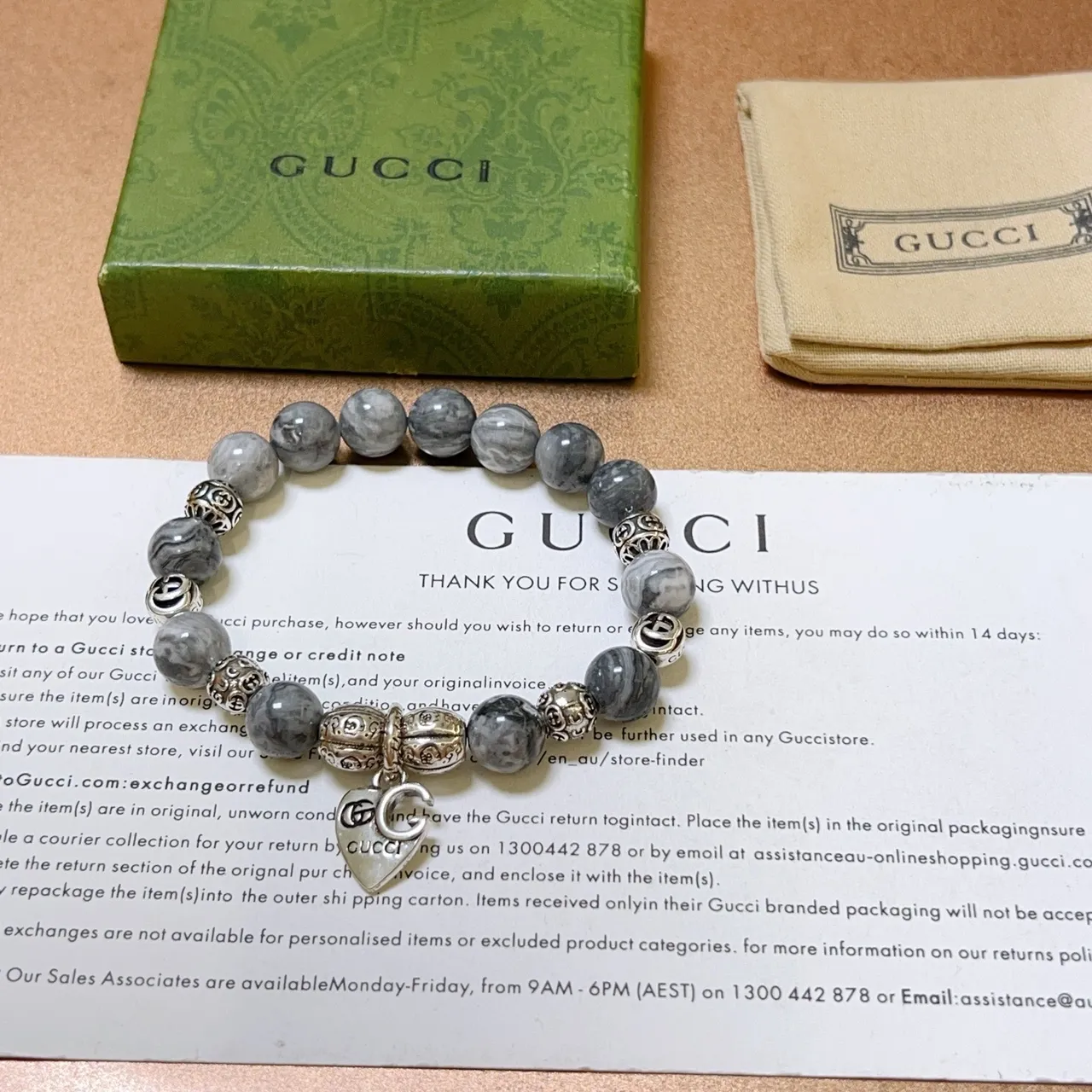 Gucci Pulsera con Piedras de Mármol Gris y Plata Charms de Metal 6