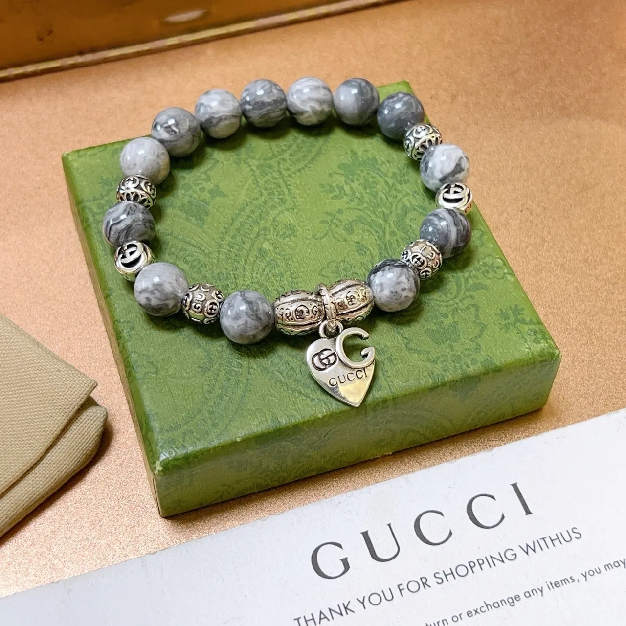 Gucci Pulsera con Piedras de Mármol Gris y Plata Charms de Metal 9