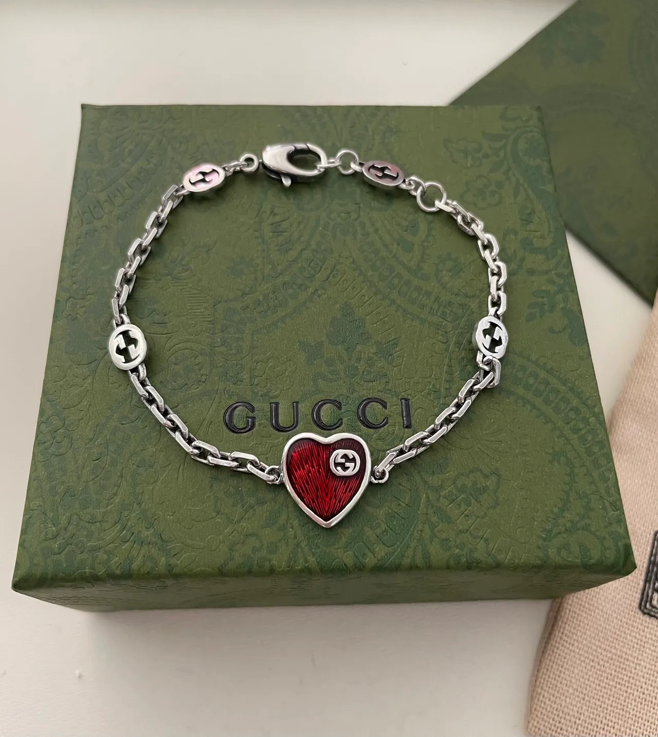 Gucci Heart Collection Red Enamel and Interlocking G Chain Bracelet 4