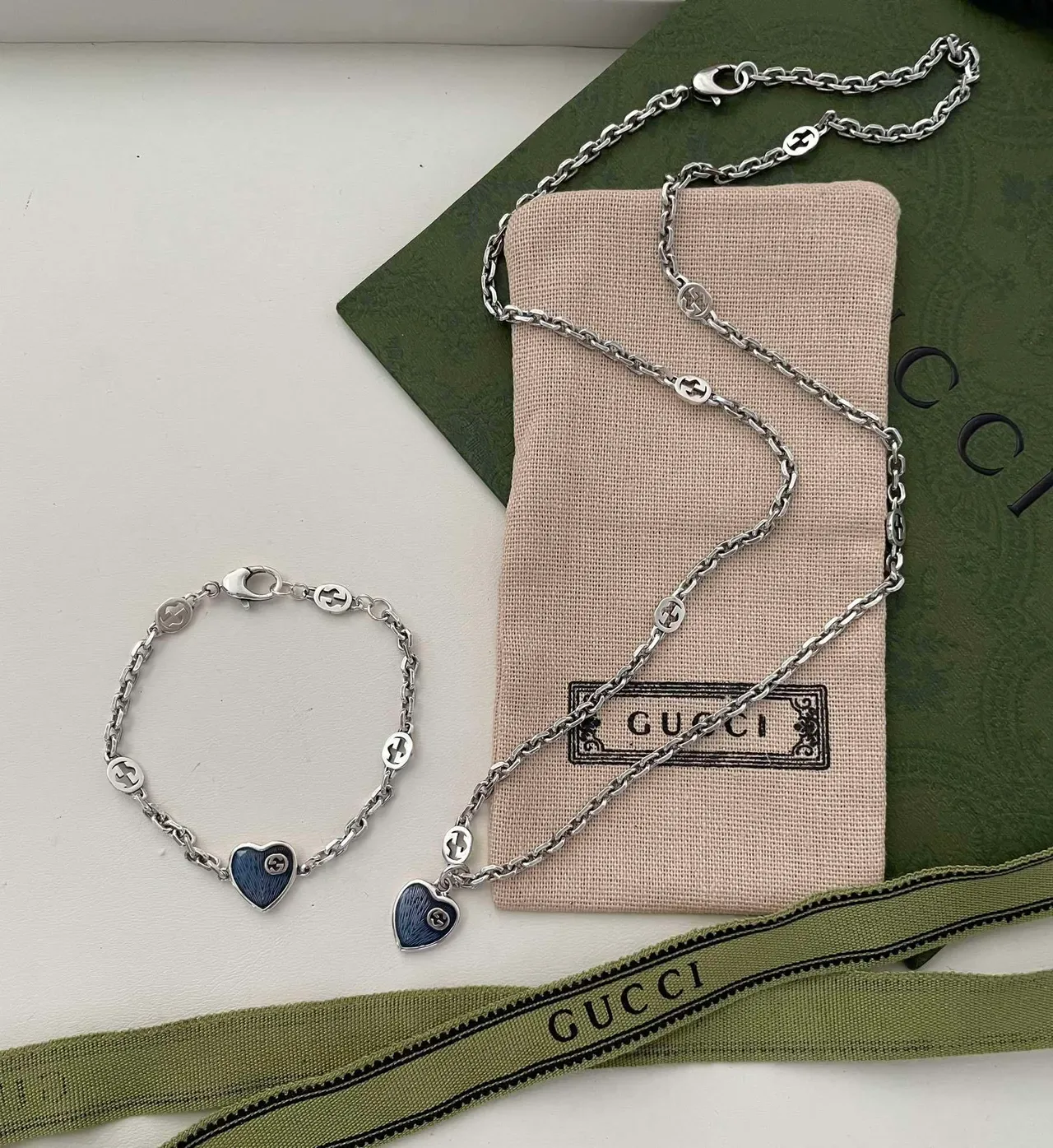 Gucci Pendentif Cœur Chaîne Curb Argent Bleu Émaillée 2