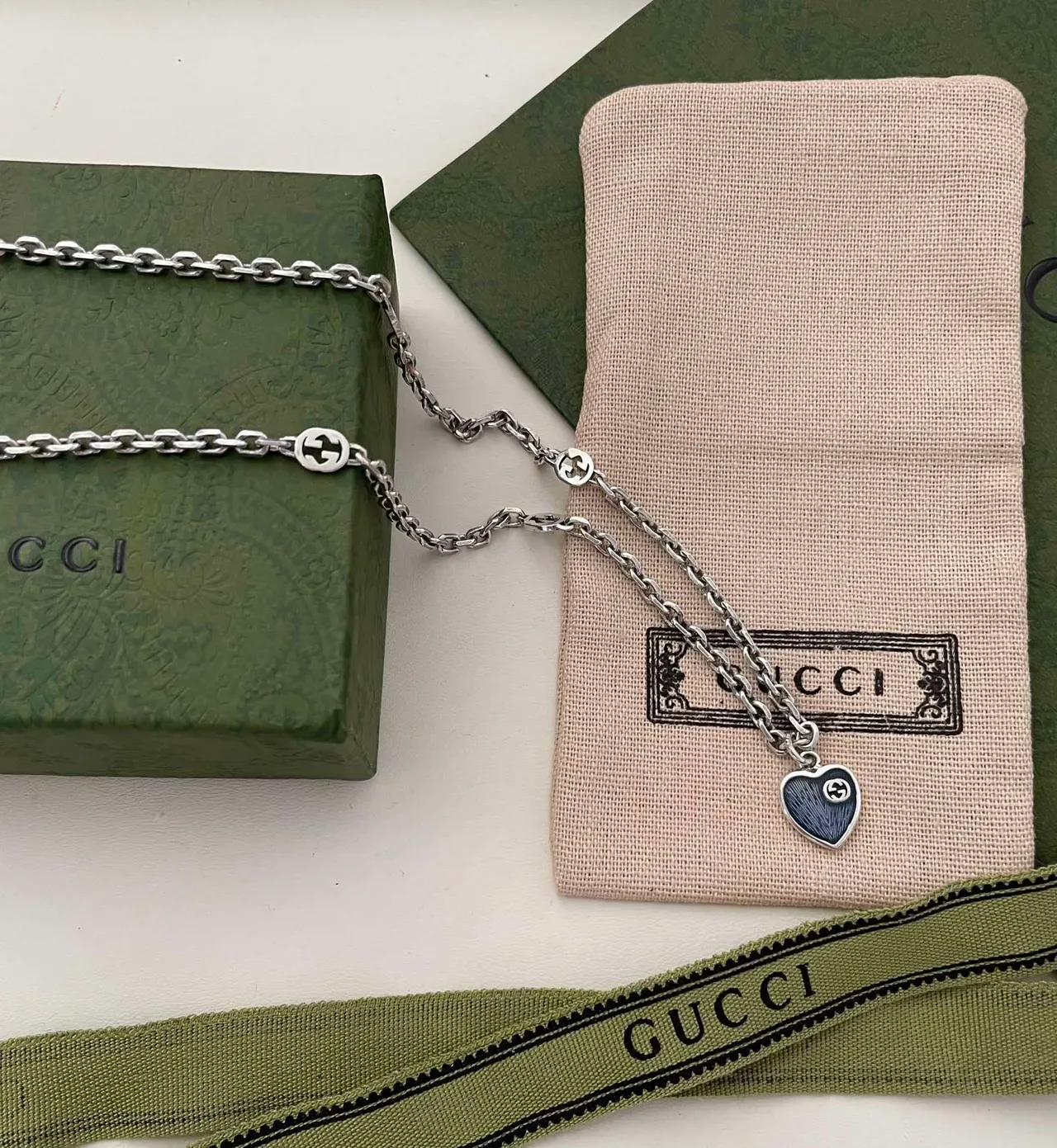 Gucci Pendentif Cœur Chaîne Curb Argent Bleu Émaillée 4