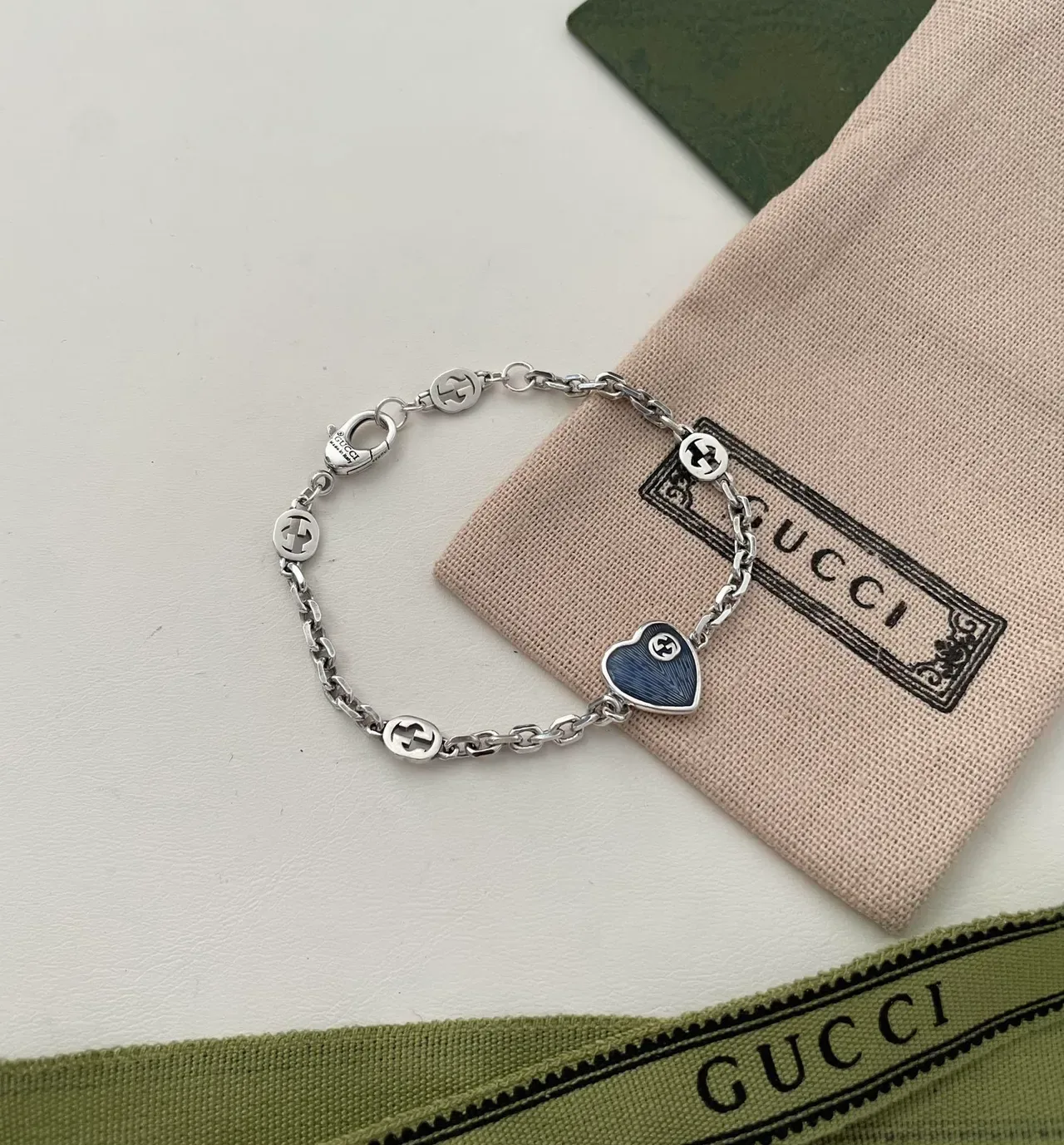 Gucci Pendentif Cœur Chaîne Curb Argent Bleu Émaillée 9