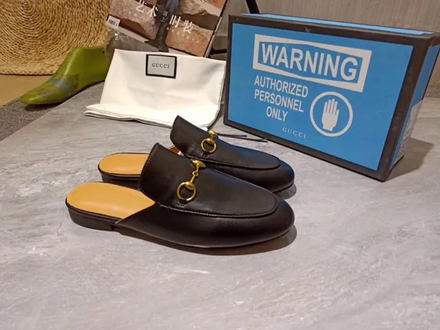 Gucci Horsebit 1955 黑色皮革金 Horsebit 穆勒乐福鞋 4