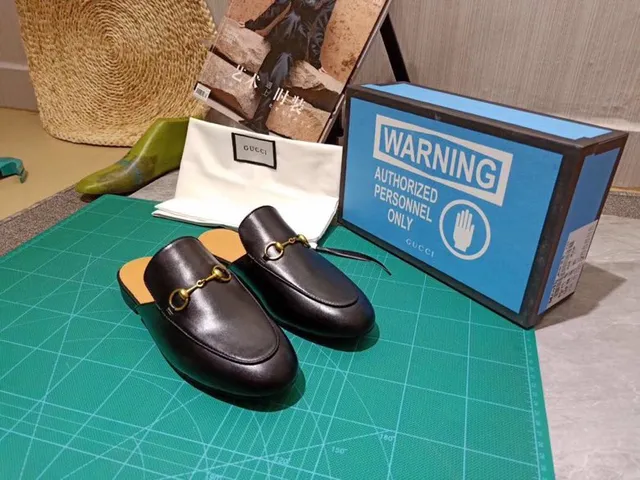 Gucci Horsebit 1955 黑色皮革金 Horsebit 穆勒乐福鞋 7