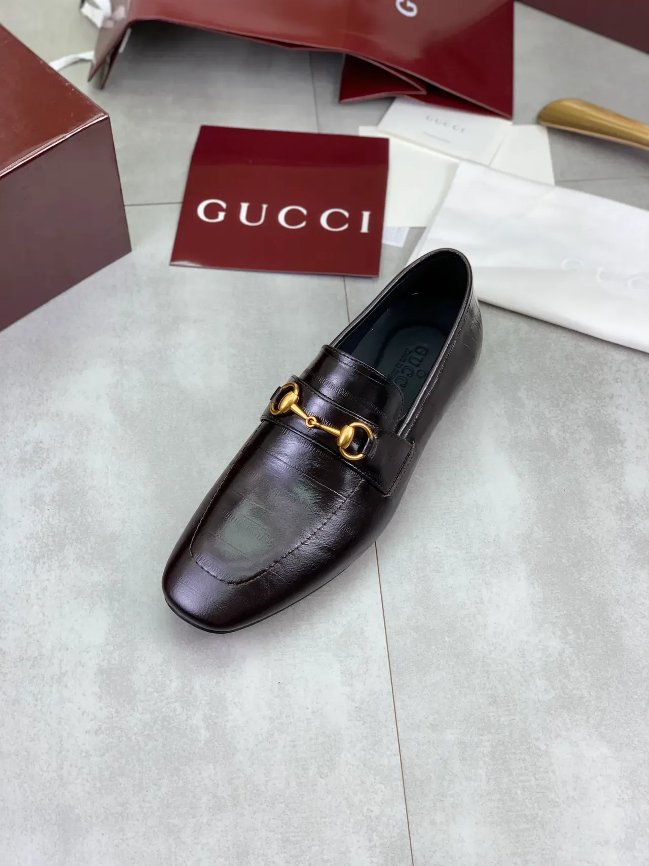 Gucci Horsebit 1955 棕色金扣鳄鱼纹皮革乐福鞋 4