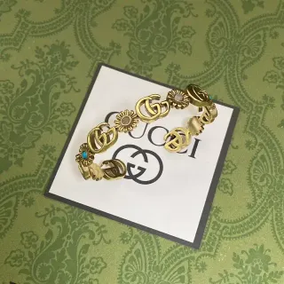 Gucci Pulsera Interlocking G y Motivo Floral en tono dorado