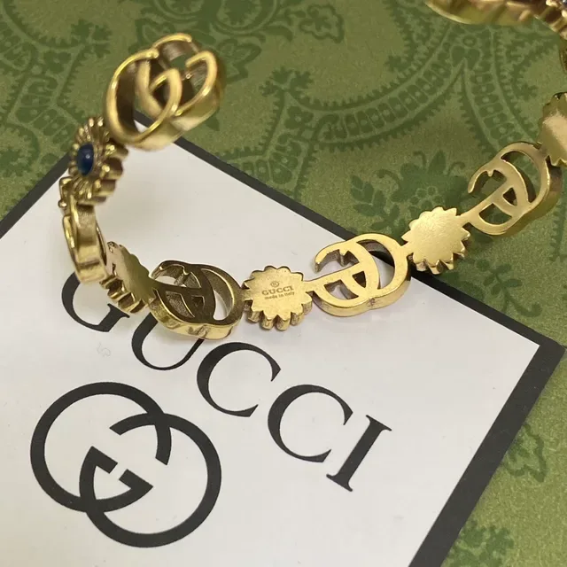 Bracelet Gucci Interlocking G et Motif Floral en ton doré 2
