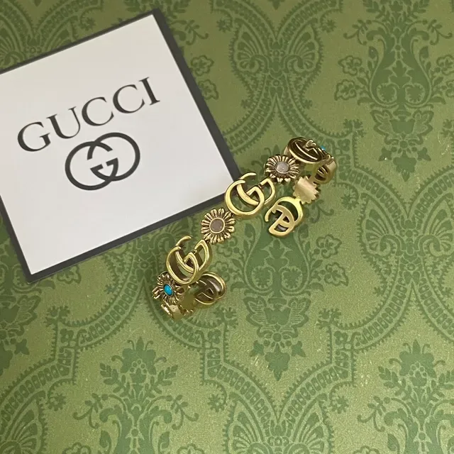 Bracelet Gucci Interlocking G et Motif Floral en ton doré 6