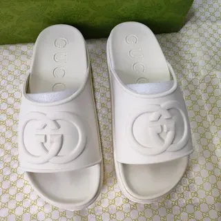 Gucci Interlocking G Logo Slide Sandalias de Goma Moldeada Blancas