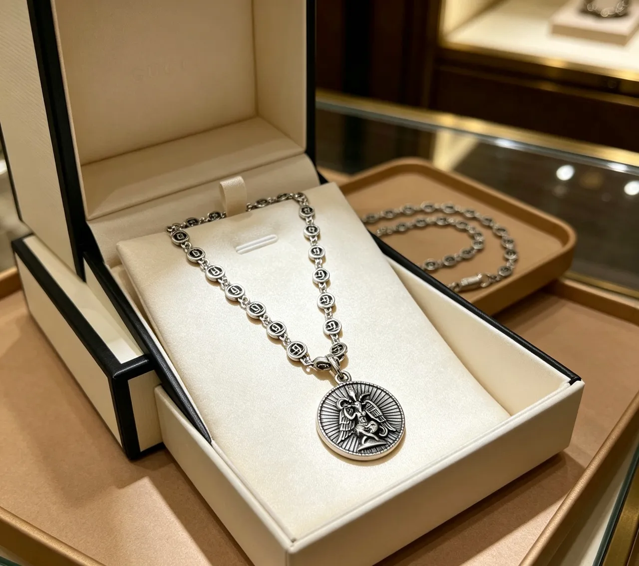 Gucci Medallion Pendant Silver Beige Necklace 3
