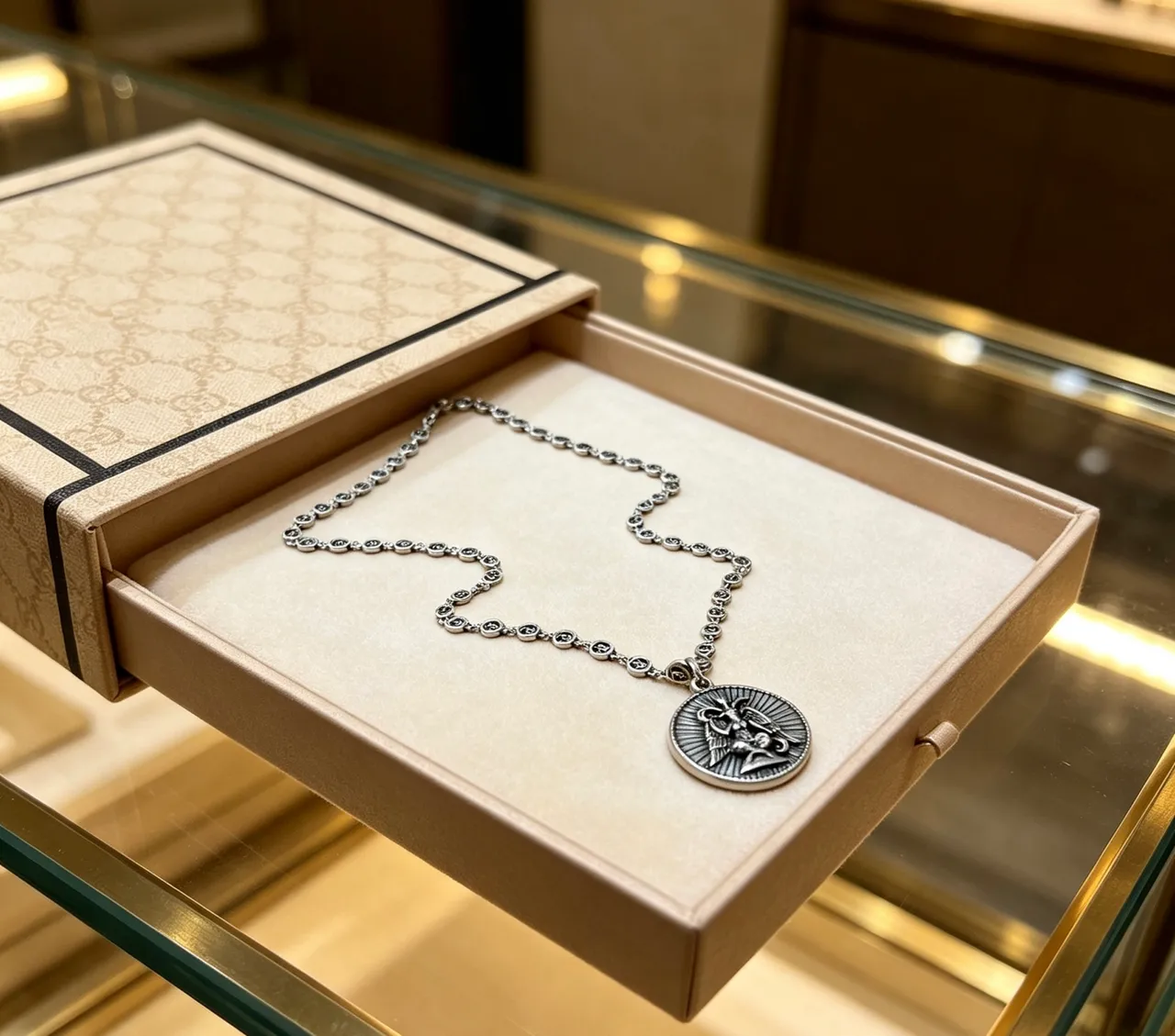 Gucci Medallion Pendant Silver Beige Necklace 9