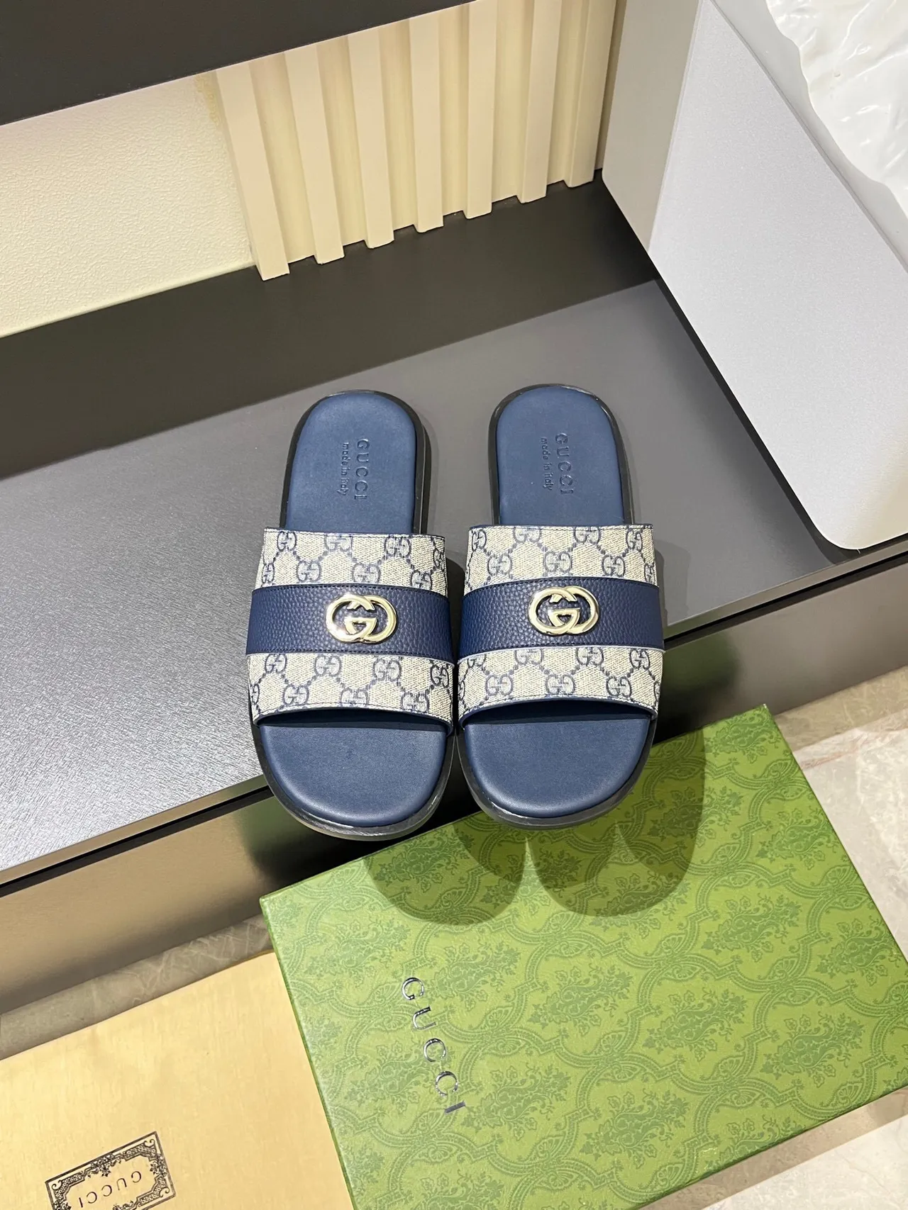 Gucci 海军蓝 米色 GG Monogram Canvas Leather Trim Slippers 2