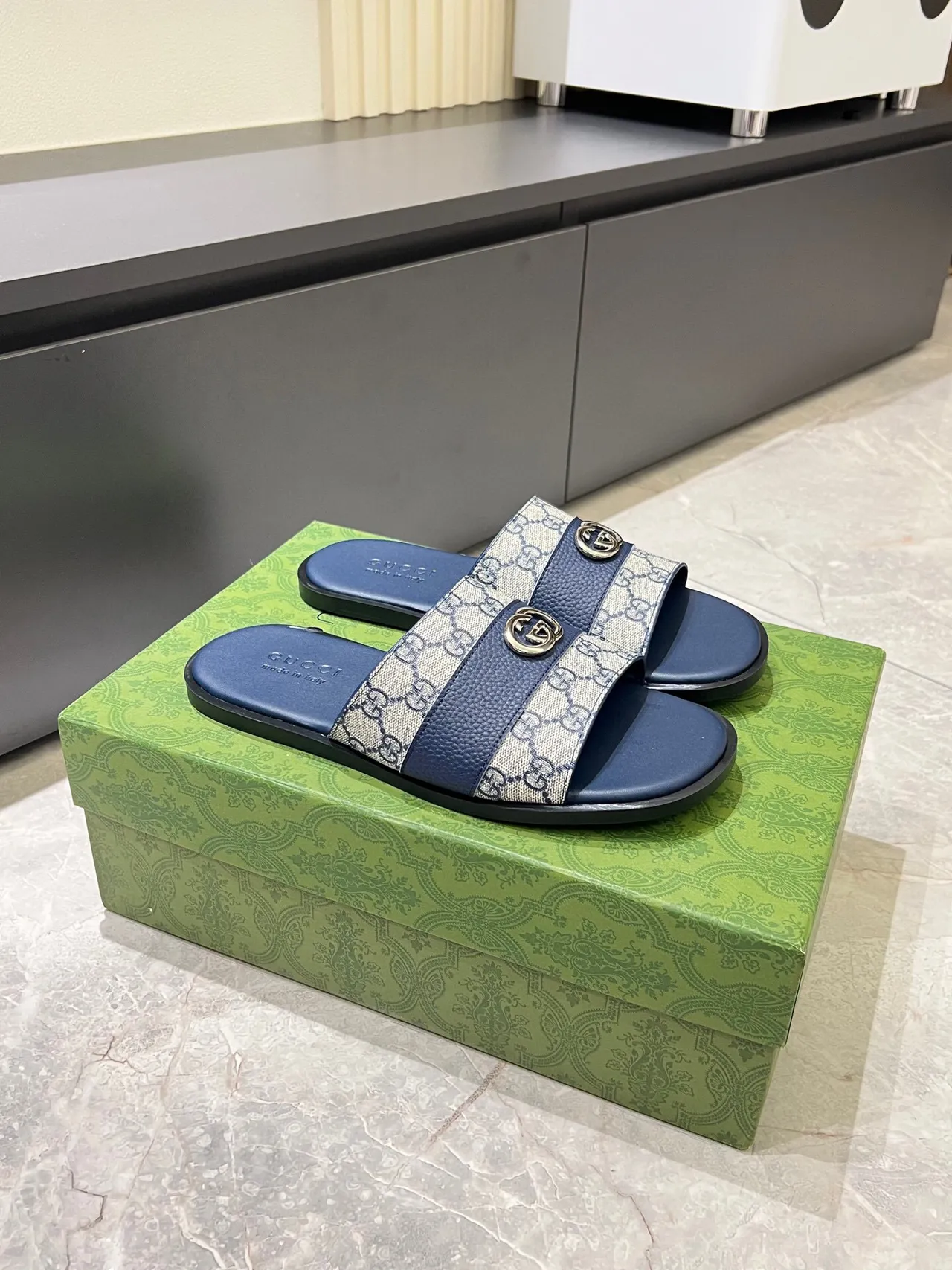 Gucci 海军蓝 米色 GG Monogram Canvas Leather Trim Slippers 3