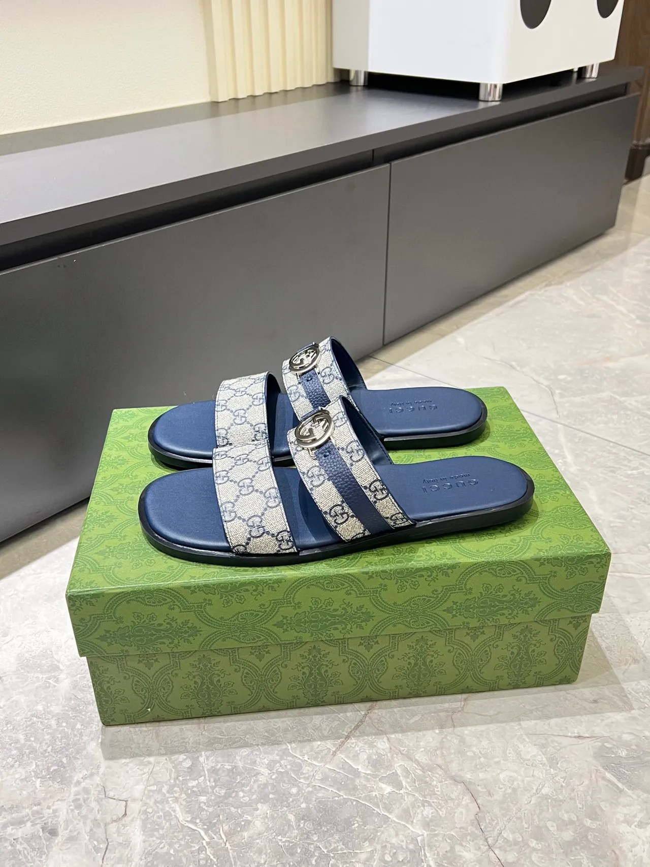Gucci 海军蓝 米色 GG Monogram Canvas Leather Trim Slippers 4