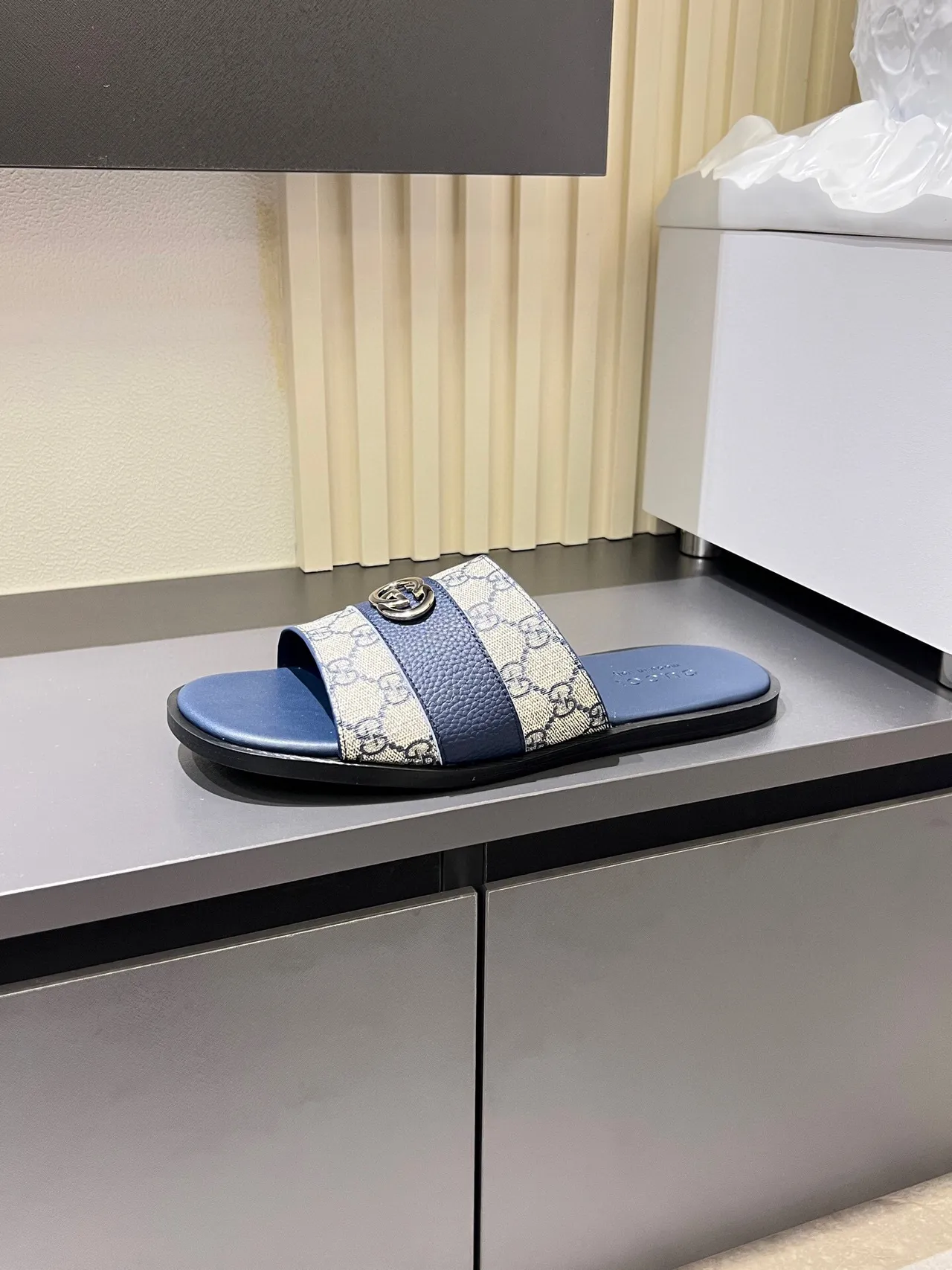 Gucci 海军蓝 米色 GG Monogram Canvas Leather Trim Slippers 6