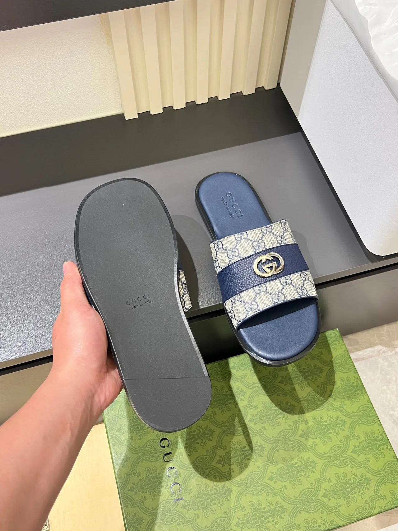 Gucci 海军蓝 米色 GG Monogram Canvas Leather Trim Slippers 9