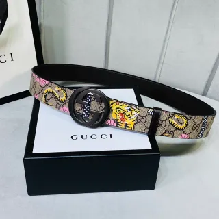 Gucci Ophidia Cinturón de cuero con estampado de tigre y floral