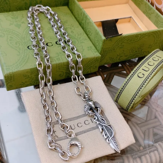 Gucci 精致的银色羽毛动物头吊坠项链 2