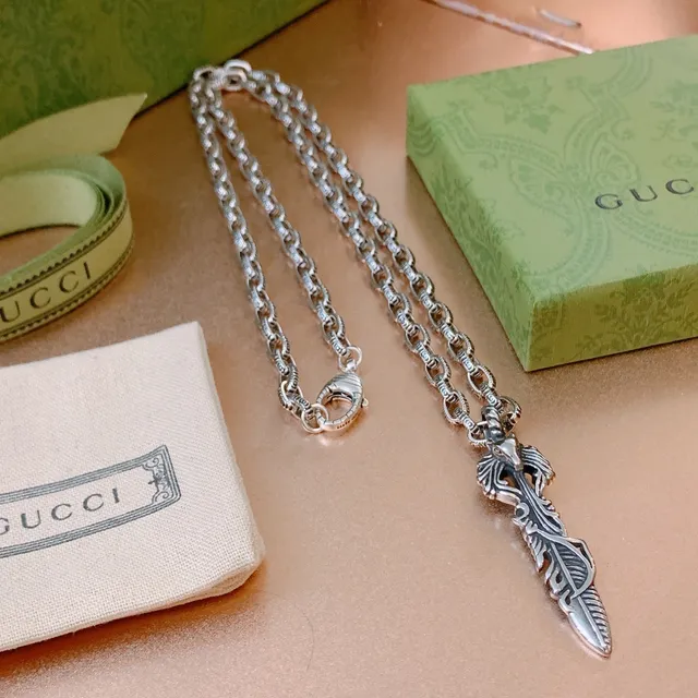 Gucci 精致的银色羽毛动物头吊坠项链 3