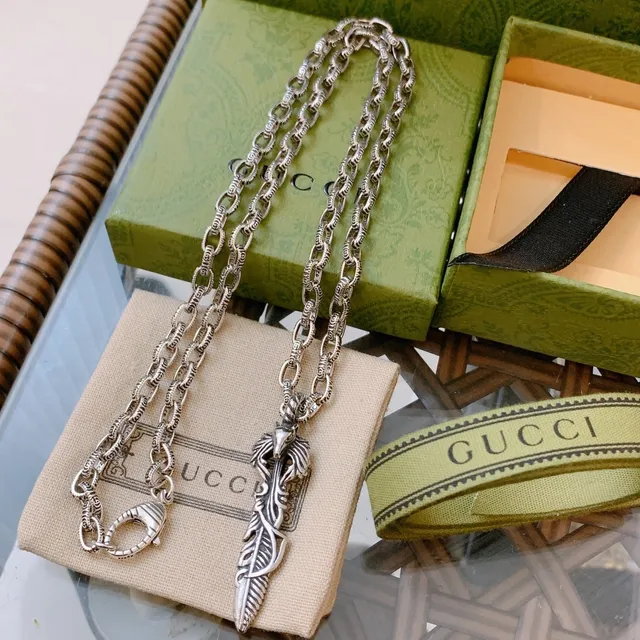 Gucci 精致的银色羽毛动物头吊坠项链 5