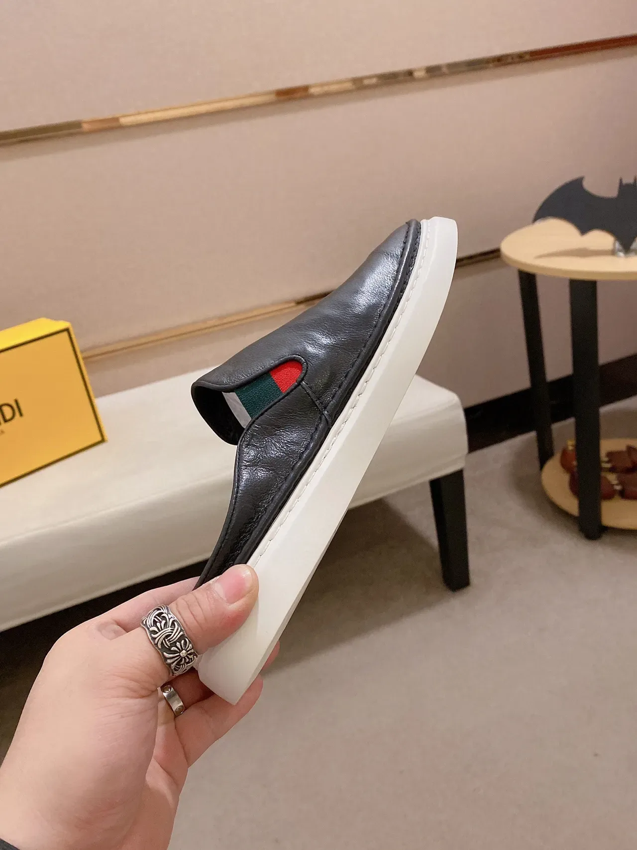 Gucci Princetown mocasines de cuero negro con detalle web 6